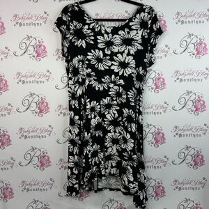 Jolie dress flower daisy Black and White Floral flowy Dress